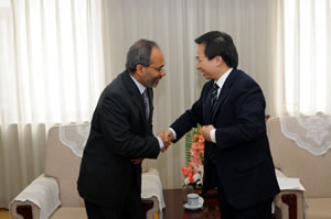 Mr. Lopes and Vice Minister Li Ganjie