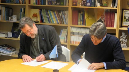 Nigel Press (left) and Francesco Pisano (right) signing MoU