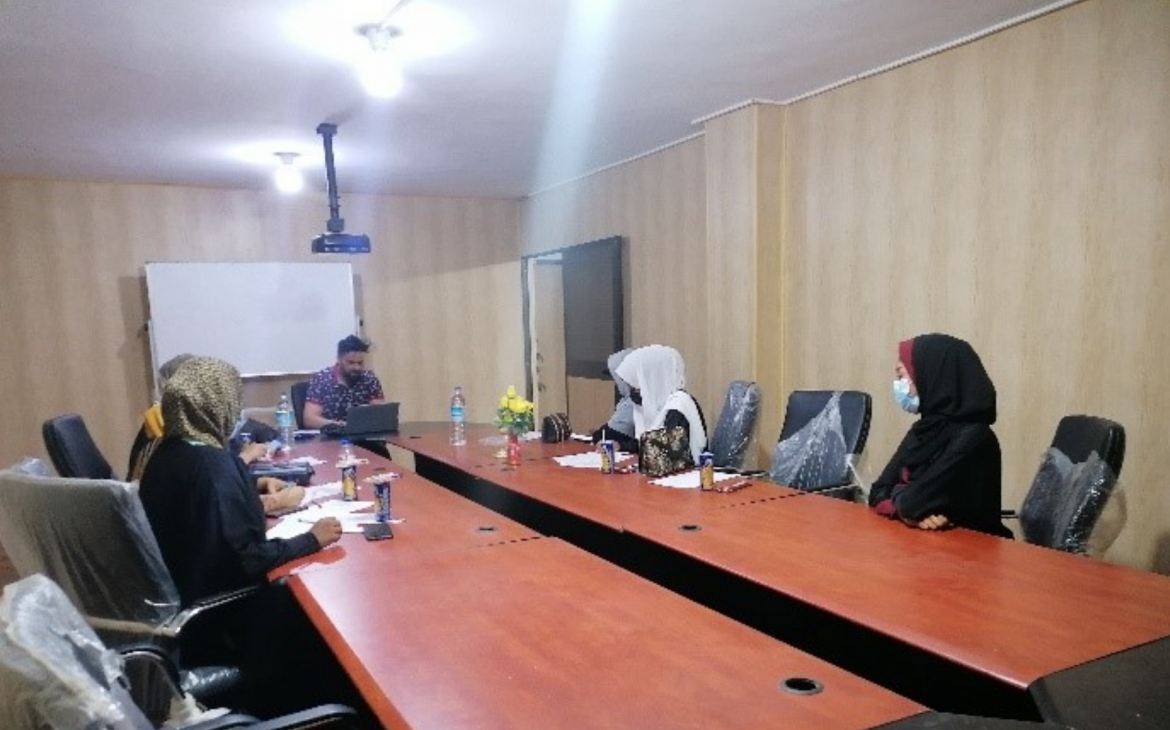 Training on data collection and research tools. The training focused on the conflict analysis background and history to prepare the project team for the data collection phase (60 in-depth interviews). 