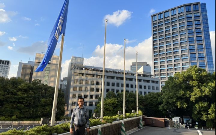 UNITAR Executive Director Nikhil Seth beside the UN flag in Tokyo