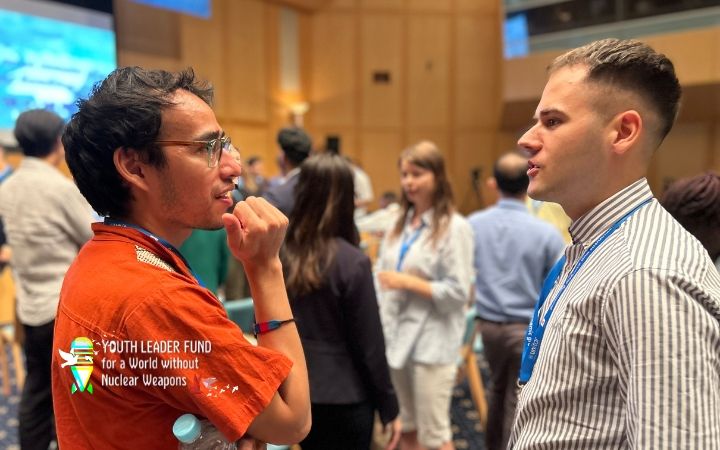Franco Escobar discussing with other participants from Youth Leader Fund. Franco Escobar discussing with other participants from Youth Leader Fund.