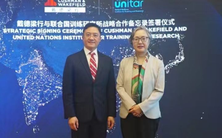 Director of UNITAR Division for Prosperity Ms. Mihoko Kumamoto and Chief Executive Officer of Greater China at Cushman & Wakefield Mr. Jinquan Zhao Director of UNITAR Division for Prosperity Ms. Mihoko Kumamoto and Chief Executive Officer of Greater China at Cushman & Wakefield Mr. Jinquan Zhao