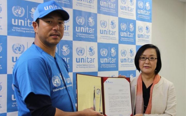 Mihoko Kumamoto, UNITAR Hiroshima Office Head, together with Hiroki Kuroda, UNITAR Goodwill Ambassador, at the appointment ceremony. 14 September 2015 Mihoko Kumamoto, UNITAR Hiroshima Office Head, together with Hiroki Kuroda, UNITAR Goodwill Ambassador, at the appointment ceremony. 14 September 2015