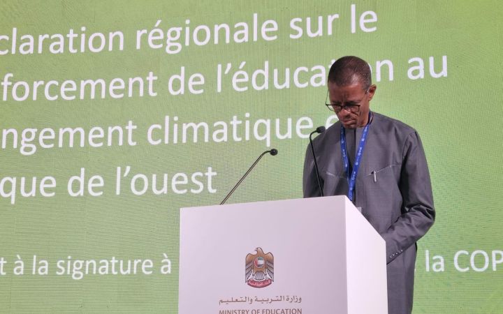 M. Alioune Ndoye, Minister of Environment, Senegal, signing the Declaration.