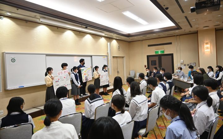 Youth Ambassador Hiroshima group presentation