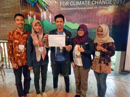 Participants highlight an impact of climate change they can already observe in their communities and post it on social media to raise awareness among the broad public – “We can't go to school because of great smoke caused by forest fire” 