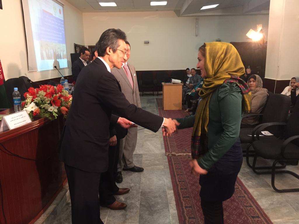 Mr. Yasunari Morino, Deputy Ambassador of Japan in Afghanistan, presenting the academic degree to one of the participants 